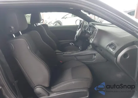 2021 Dodge Challenger R/T z USA, uszkodzony, nr VIN 2C3CDZBT7MH646428